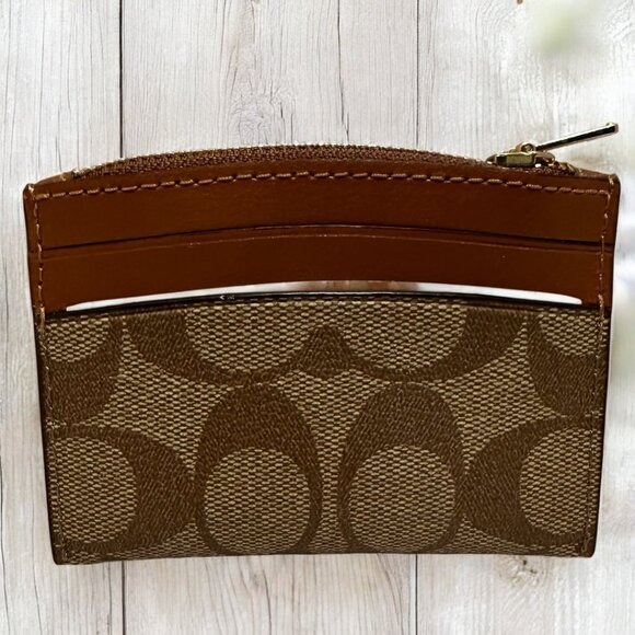 Collector's item: NWT Coach Card Case In Signature Canvas Coach Radial Rainbow - Picture 2 of 5